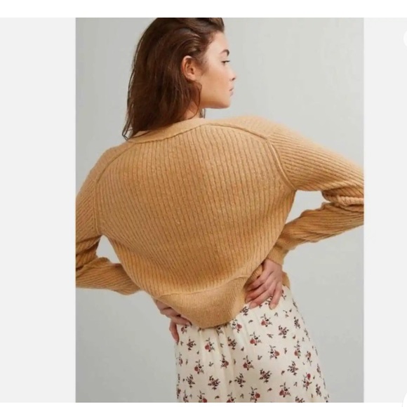 New Free People Mimosa V neck button cropped wool cardigan. - Picture 3 of 9